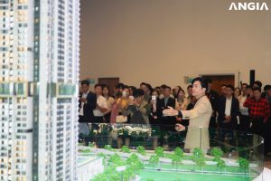 SÔI ĐỘNG SỰ KIỆN KHAI TRƯƠNG SA BÀN THE GIÓ RIVERSIDE